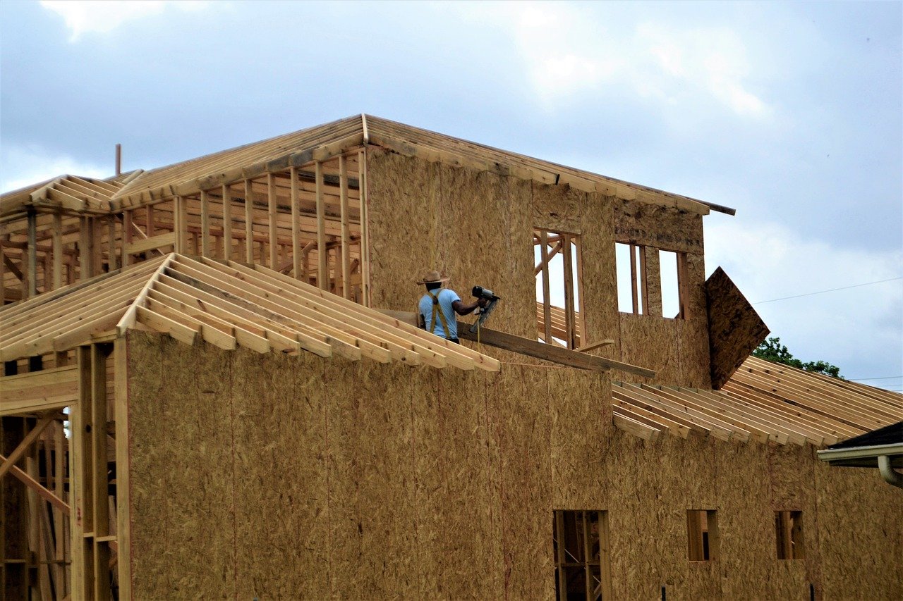 The Benefits of Hiring a Professional Roofing Contractor
